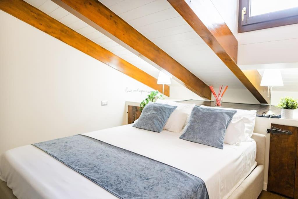 Canonica Attic Apartment ミラノ エクステリア 写真