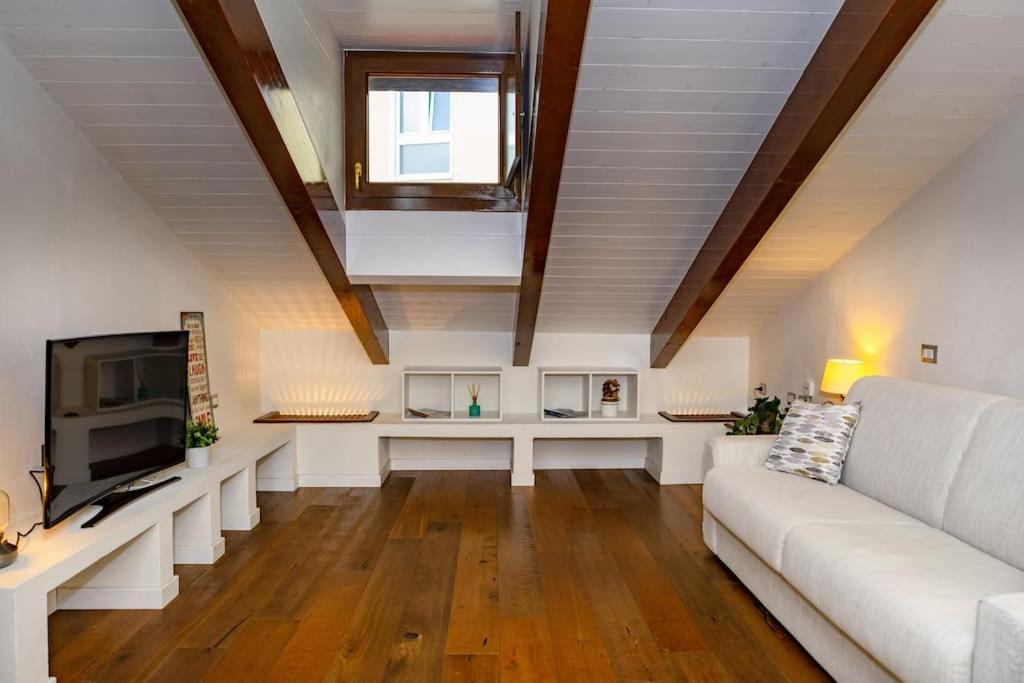 Canonica Attic Apartment ミラノ エクステリア 写真
